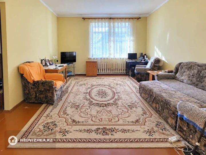 3-комнатная квартира, этаж 1 из 2, 110 м², фотография 5