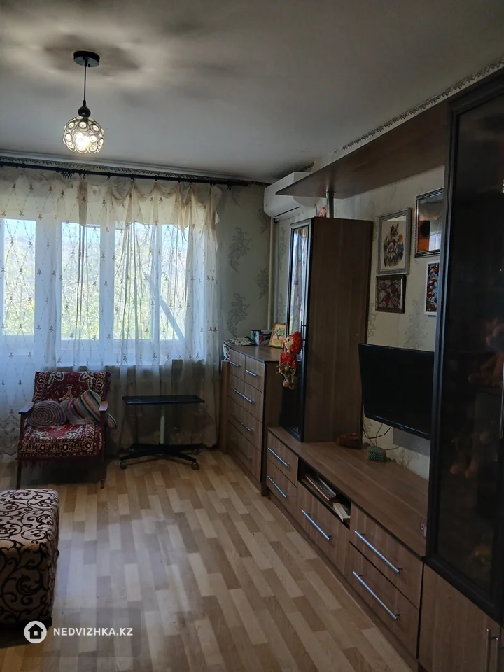 2-комнатная квартира, этаж 4 из 5, 51 м², фотография 2