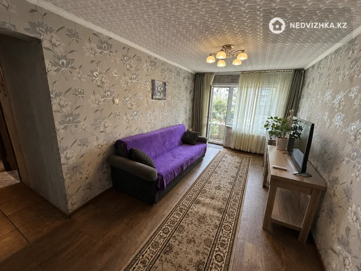 3-комнатная квартира, этаж 3 из 5, 60 м², фотография 3