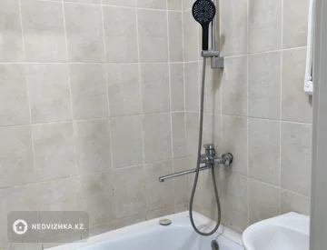 2-комнатная квартира, этаж 3 из 5, 63 м², миниатюра 9