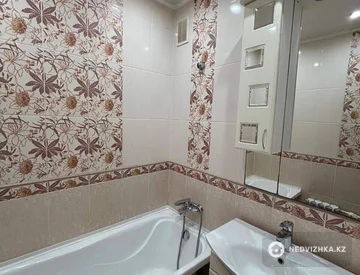 3-комнатная квартира, этаж 1 из 5, 63 м², миниатюра 1