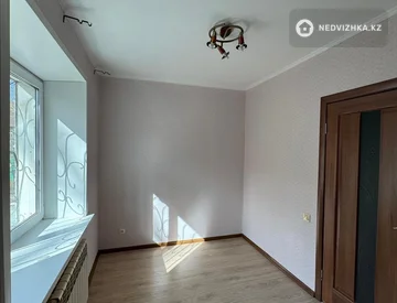 3-комнатная квартира, этаж 1 из 5, 63 м², миниатюра 2