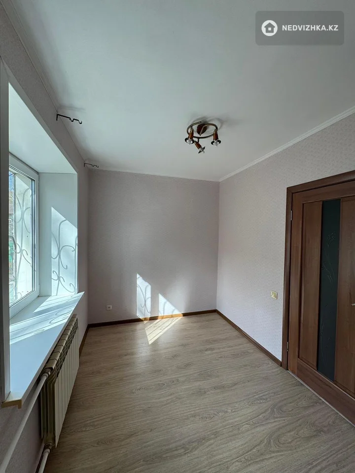 3-комнатная квартира, этаж 1 из 5, 63 м², фотография 2