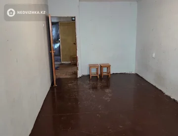 2-комнатная квартира, этаж 3 из 4, 43 м², миниатюра 2