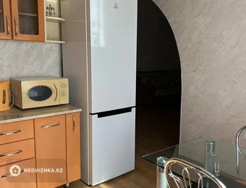 2-комнатная квартира, этаж 3 из 5, 53 м², Посуточно, миниатюра 3