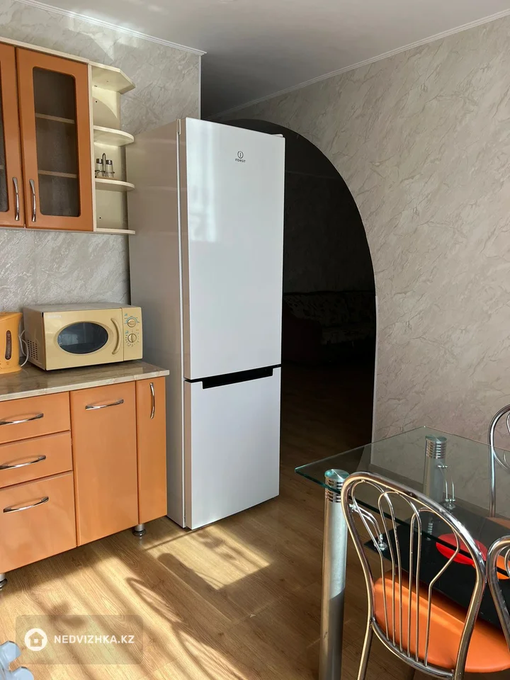 2-комнатная квартира, этаж 3 из 5, 53 м², Посуточно, фотография 3
