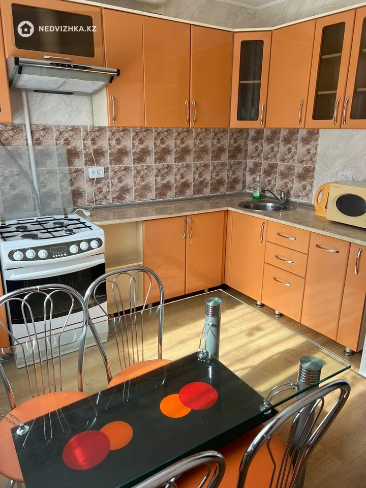 2-комнатная квартира, этаж 3 из 5, 53 м², Посуточно