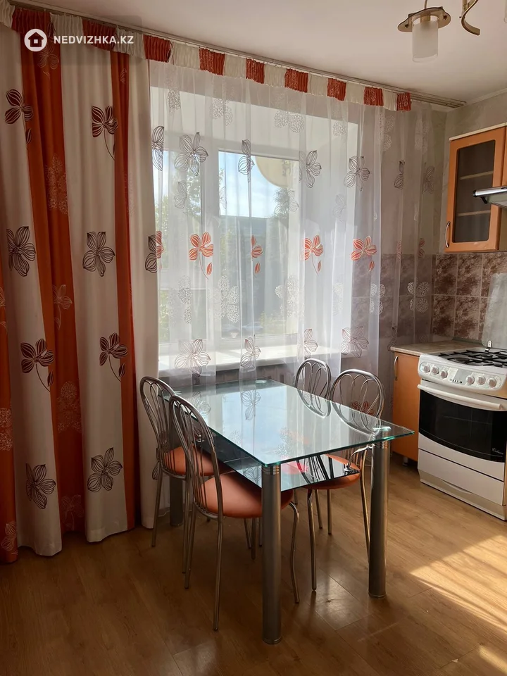 2-комнатная квартира, этаж 3 из 5, 53 м², Посуточно, фотография 5