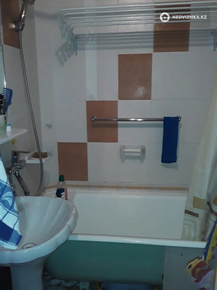 3-комнатная квартира, этаж 5 из 10, 65 м², фотография 2