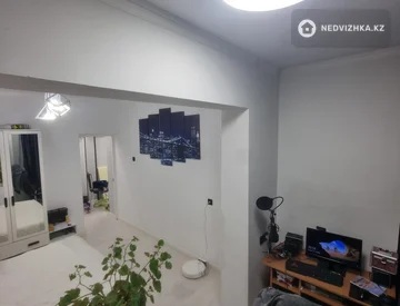 2-комнатная квартира, этаж 3 из 5, 54 м², миниатюра 2