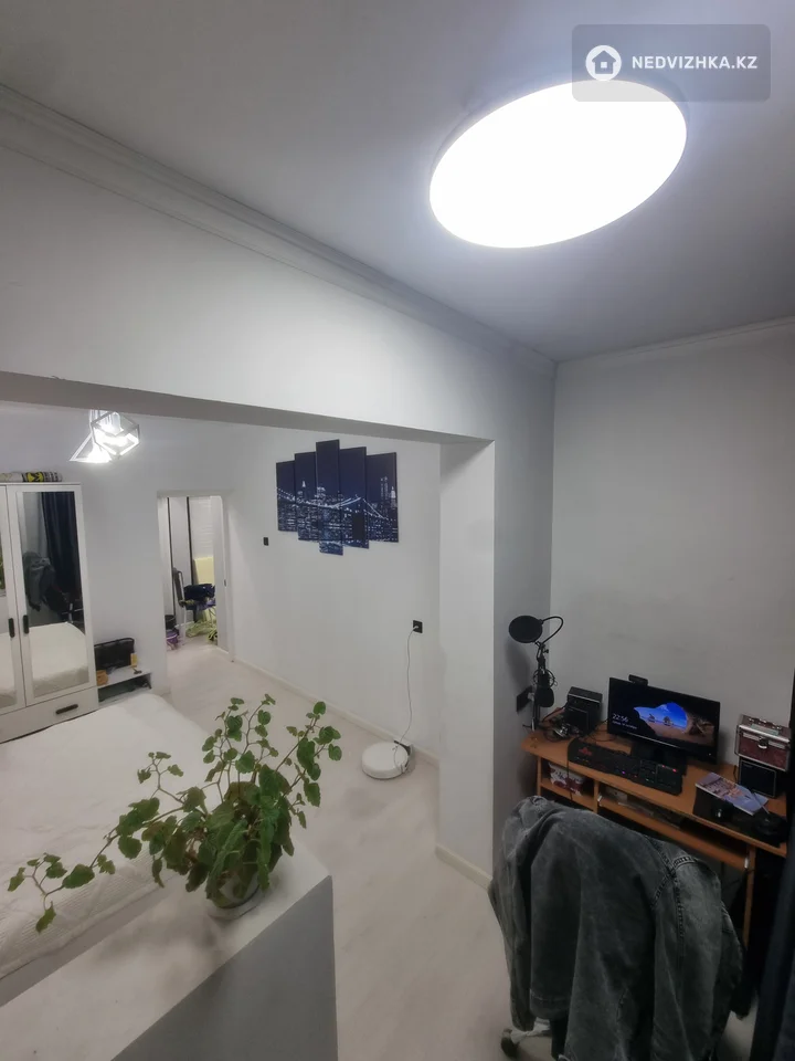 2-комнатная квартира, этаж 3 из 5, 54 м², фотография 2