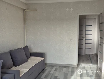 3-комнатная квартира, этаж 8 из 9, 82 м², миниатюра 1