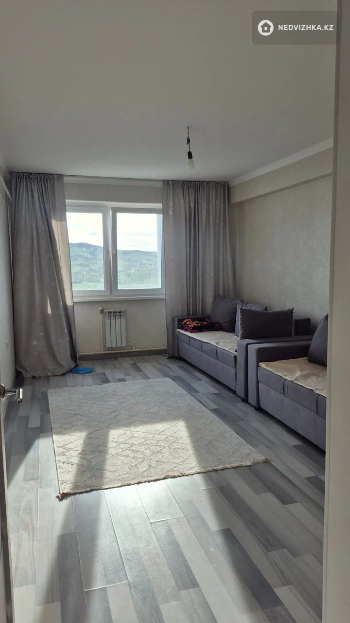 3-комнатная квартира, этаж 8 из 9, 82 м², фотография 2