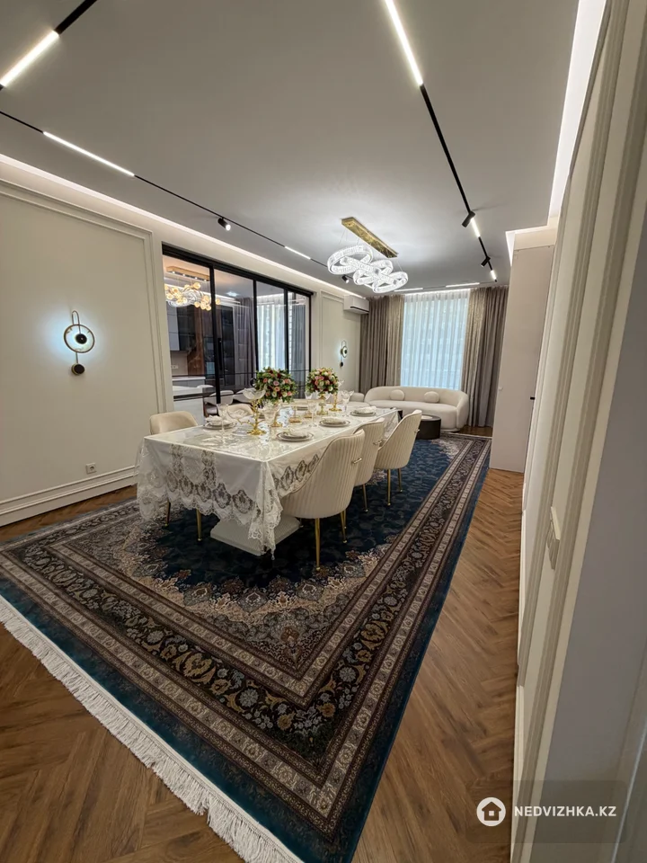 3-комнатная квартира, этаж 4 из 9, 104 м²