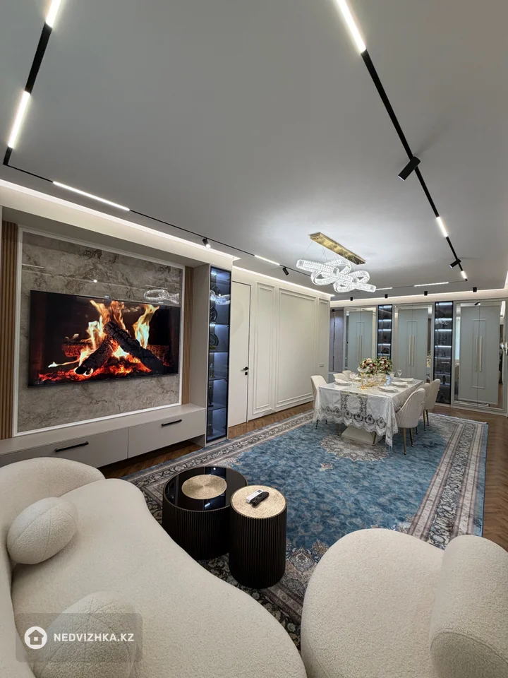 3-комнатная квартира, этаж 4 из 9, 104 м², фотография 2