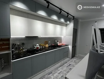 2-комнатная квартира, этаж 2 из 14, 64 м², миниатюра 2