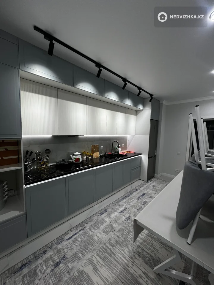 2-комнатная квартира, этаж 2 из 14, 64 м², фотография 2