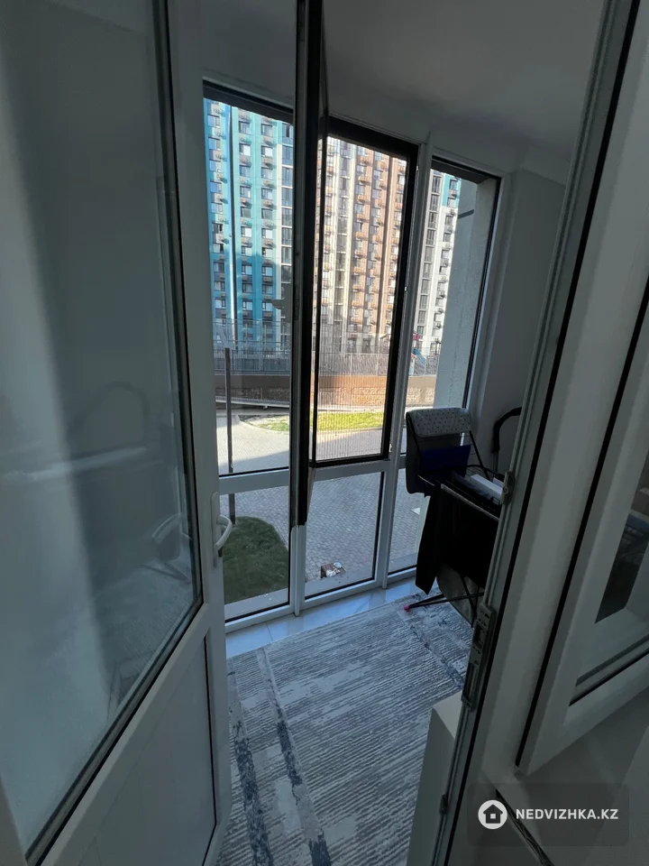2-комнатная квартира, этаж 2 из 14, 64 м², фотография 3