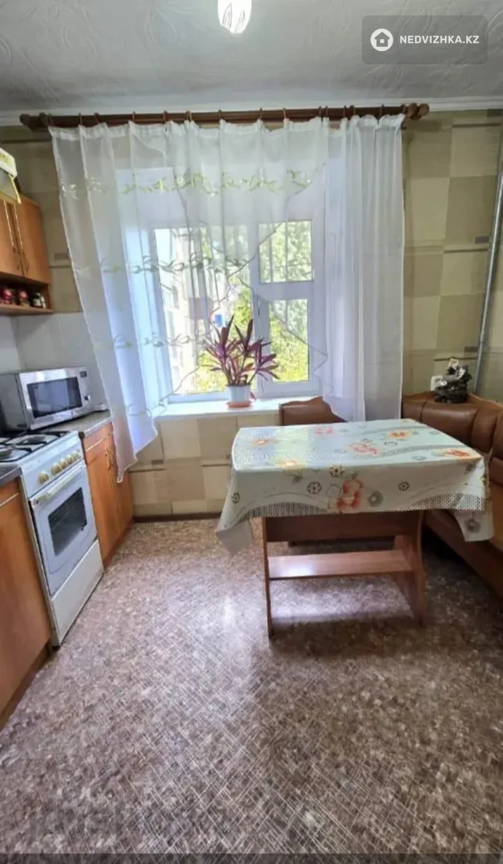 3-комнатная квартира, этаж 3 из 5, 60 м², фотография 3