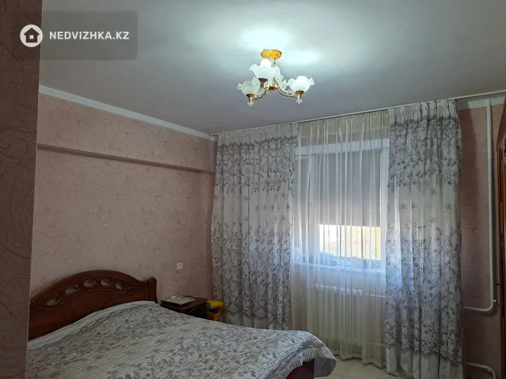 2-комнатная квартира, этаж 4 из 5, 70 м², фотография 2