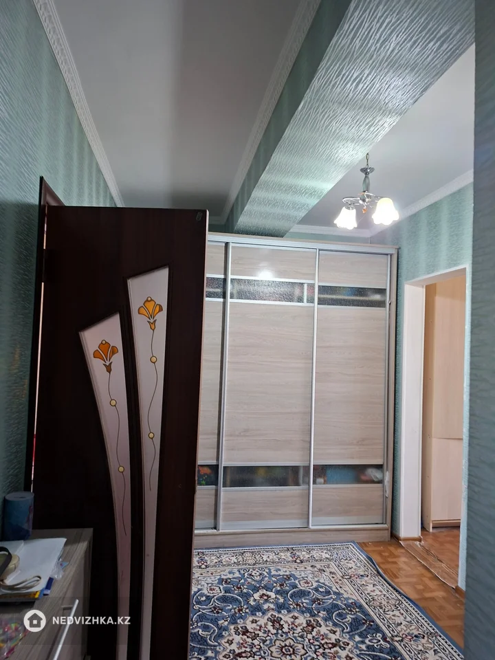 2-комнатная квартира, этаж 4 из 5, 70 м², фотография 4
