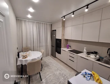 2-комнатная квартира, этаж 9 из 10, 63 м², миниатюра 2