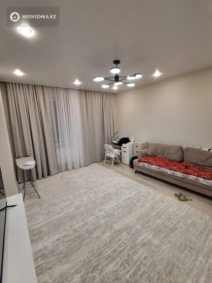 2-комнатная квартира, этаж 9 из 10, 63 м², фотография 3