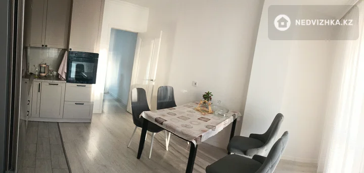 3-комнатная квартира, этаж 12 из 16, 92 м², На длительный срок, фотография 2