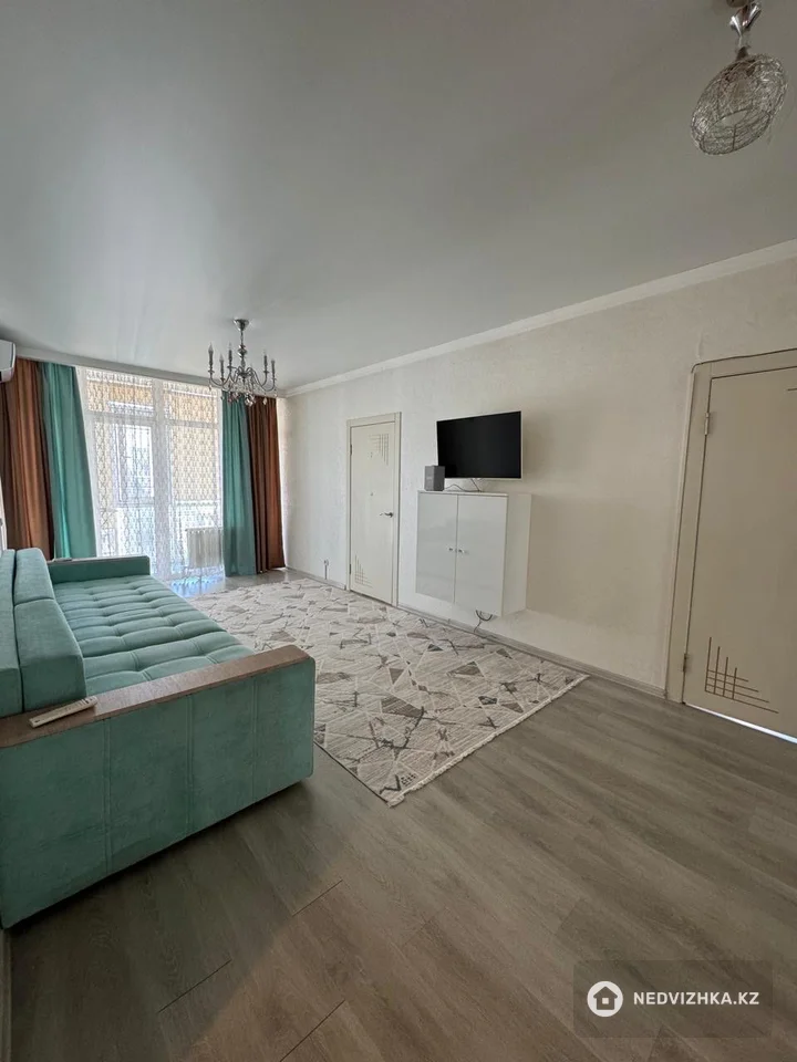 3-комнатная квартира, этаж 12 из 12, 70 м², фотография 2