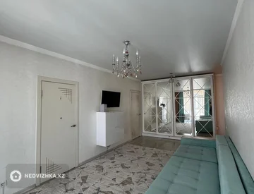 3-комнатная квартира, этаж 12 из 12, 70 м², миниатюра 3