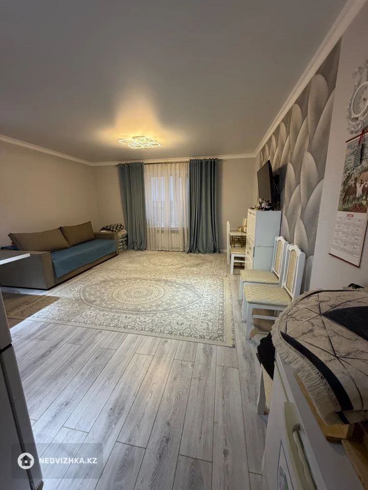 1-комнатная квартира, этаж 2 из 3, 38 м², фотография 2