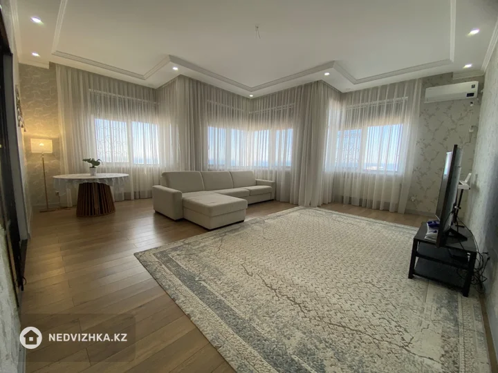4-комнатная квартира, этаж 10 из 19, 140 м², фотография 3