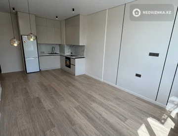 3-комнатная квартира, этаж 4 из 6, 76 м², миниатюра 2