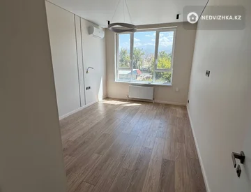 3-комнатная квартира, этаж 4 из 6, 76 м², миниатюра 5