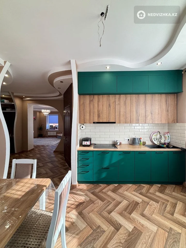 7-комнатный дом, 10 соток, 297 м², фотография 3