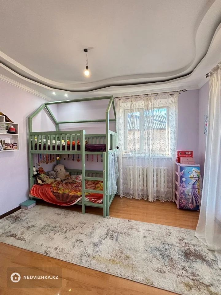 7-комнатный дом, 10 соток, 297 м²