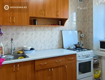 2-комнатная квартира, этаж 5 из 5, 42 м², На длительный срок, миниатюра 3