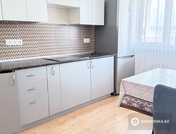 1-комнатная квартира, этаж 11 из 15, 50 м², Посуточно, миниатюра 8