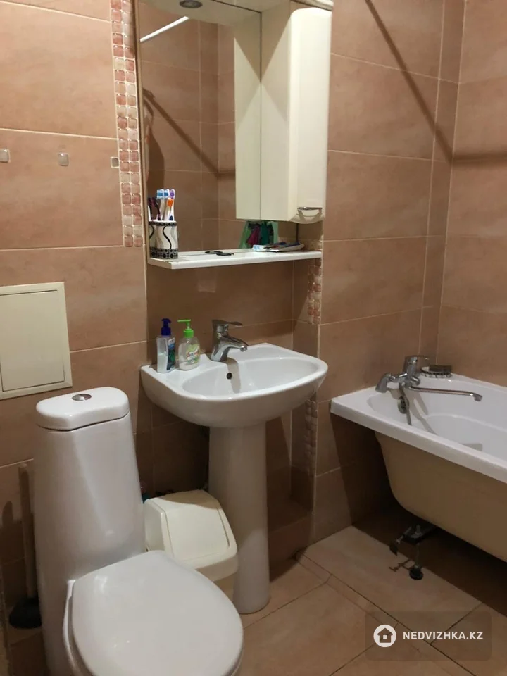 3-комнатная квартира, этаж 2 из 18, 128 м², фотография 2