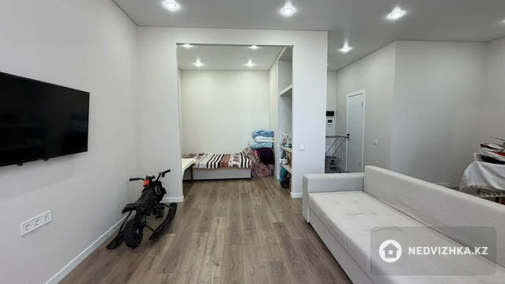 2-комнатная квартира, этаж 10 из 10, 42 м², фотография 2