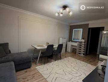 2-комнатная квартира, этаж 3 из 5, 60 м², На длительный срок, миниатюра 1