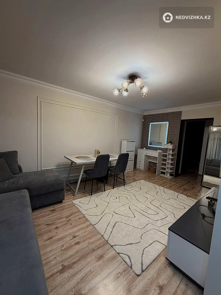 2-комнатная квартира, этаж 3 из 5, 60 м², На длительный срок