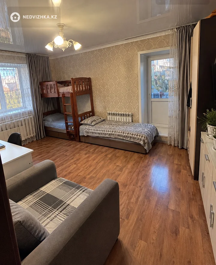 2-комнатная квартира, этаж 1 из 4, 42 м², фотография 5
