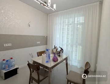 2-комнатная квартира, этаж 8 из 10, 65 м², миниатюра 1