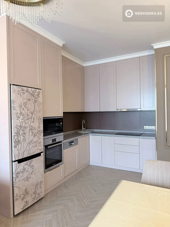 2-комнатная квартира, этаж 8 из 12, 55 м², На длительный срок