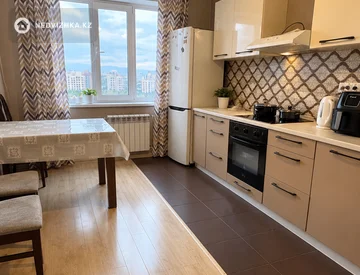 2-комнатная квартира, этаж 9 из 16, 66 м², миниатюра 3