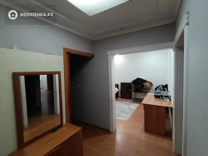 3-комнатная квартира, этаж 1 из 5, 70 м², фотография 2