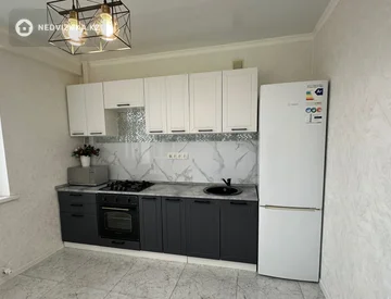 2-комнатная квартира, этаж 4 из 9, 78 м², На длительный срок, миниатюра 1