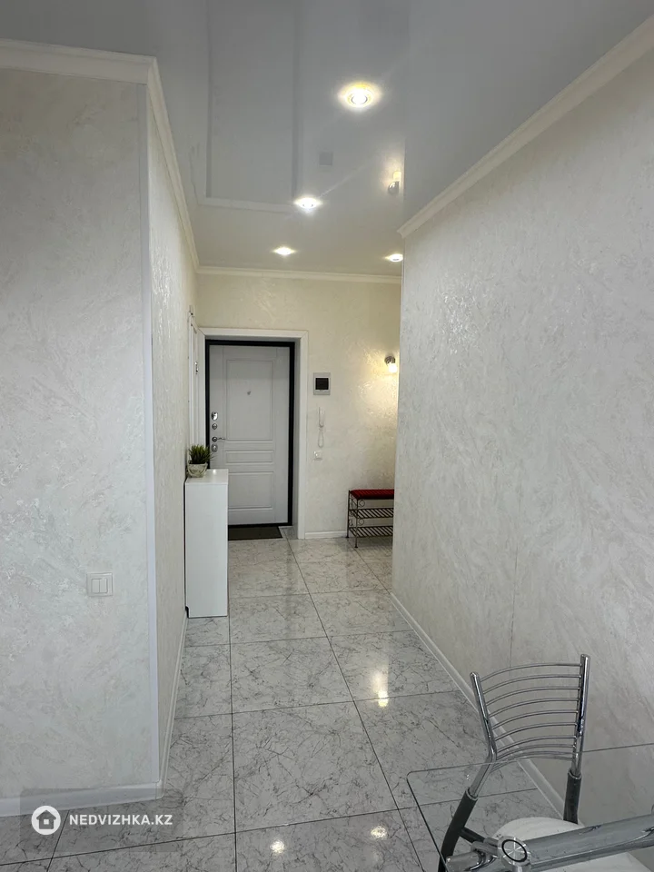 2-комнатная квартира, этаж 4 из 9, 78 м², На длительный срок, фотография 2