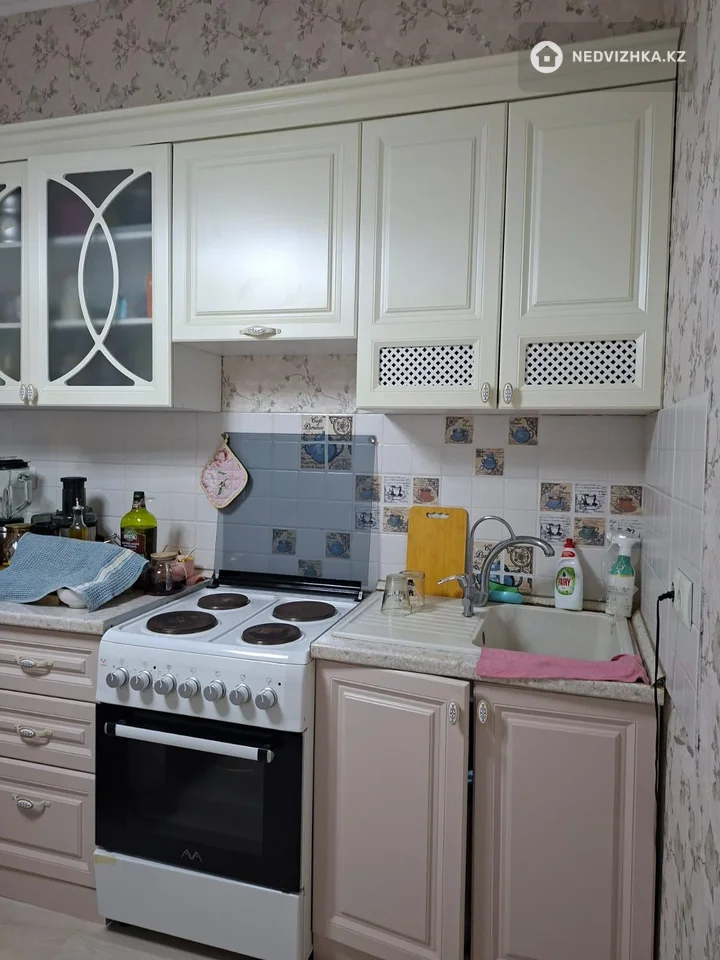 1-комнатная квартира, этаж 13 из 13, 33 м², фотография 2